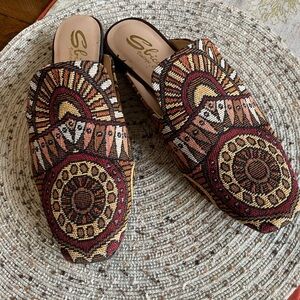 Sabika Red and Brown Patterned Mules